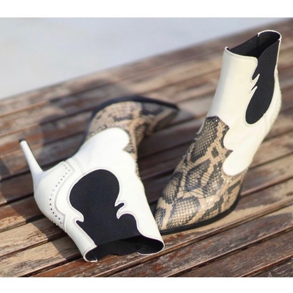 Lola Cruz Austin white snake print cowboy bootie - Picture 1 of 4